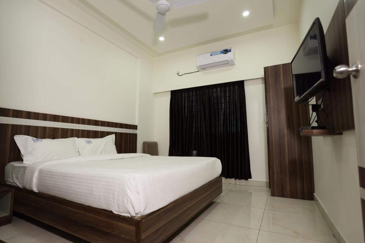 Hotel Sigma Suites Bangalore Bagian luar foto