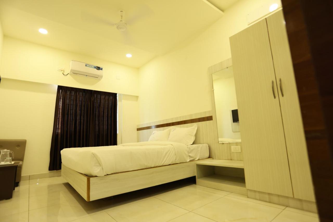 Hotel Sigma Suites Bangalore Bagian luar foto