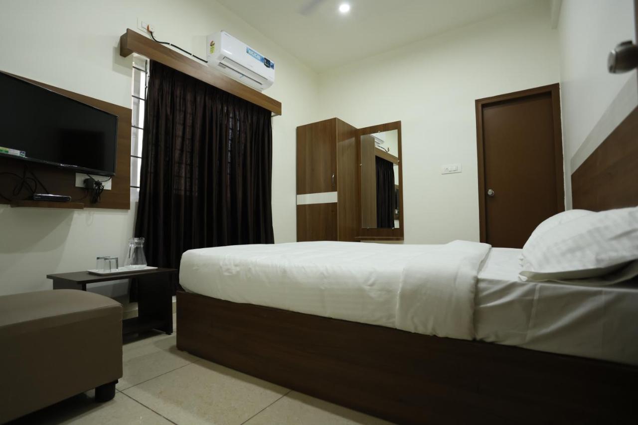 Hotel Sigma Suites Bangalore Bagian luar foto
