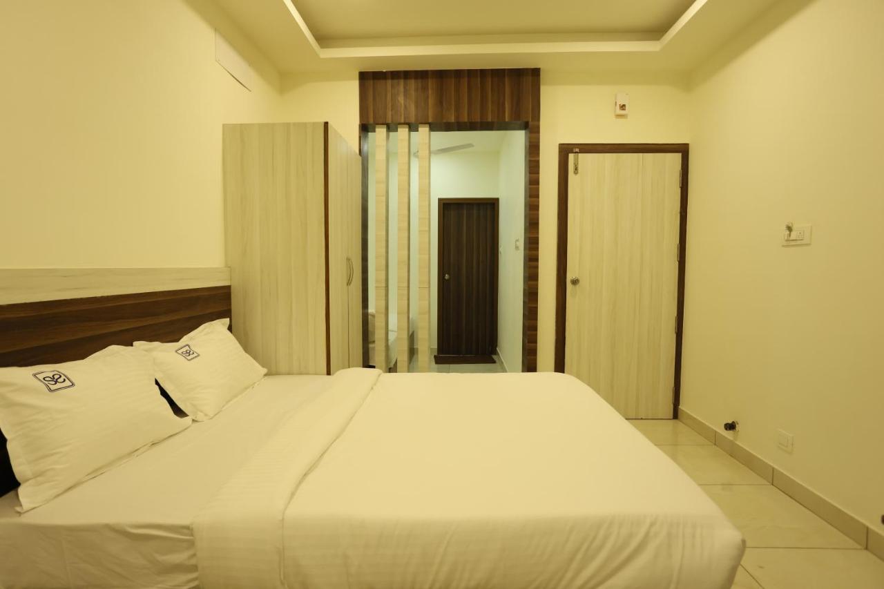 Hotel Sigma Suites Bangalore Bagian luar foto