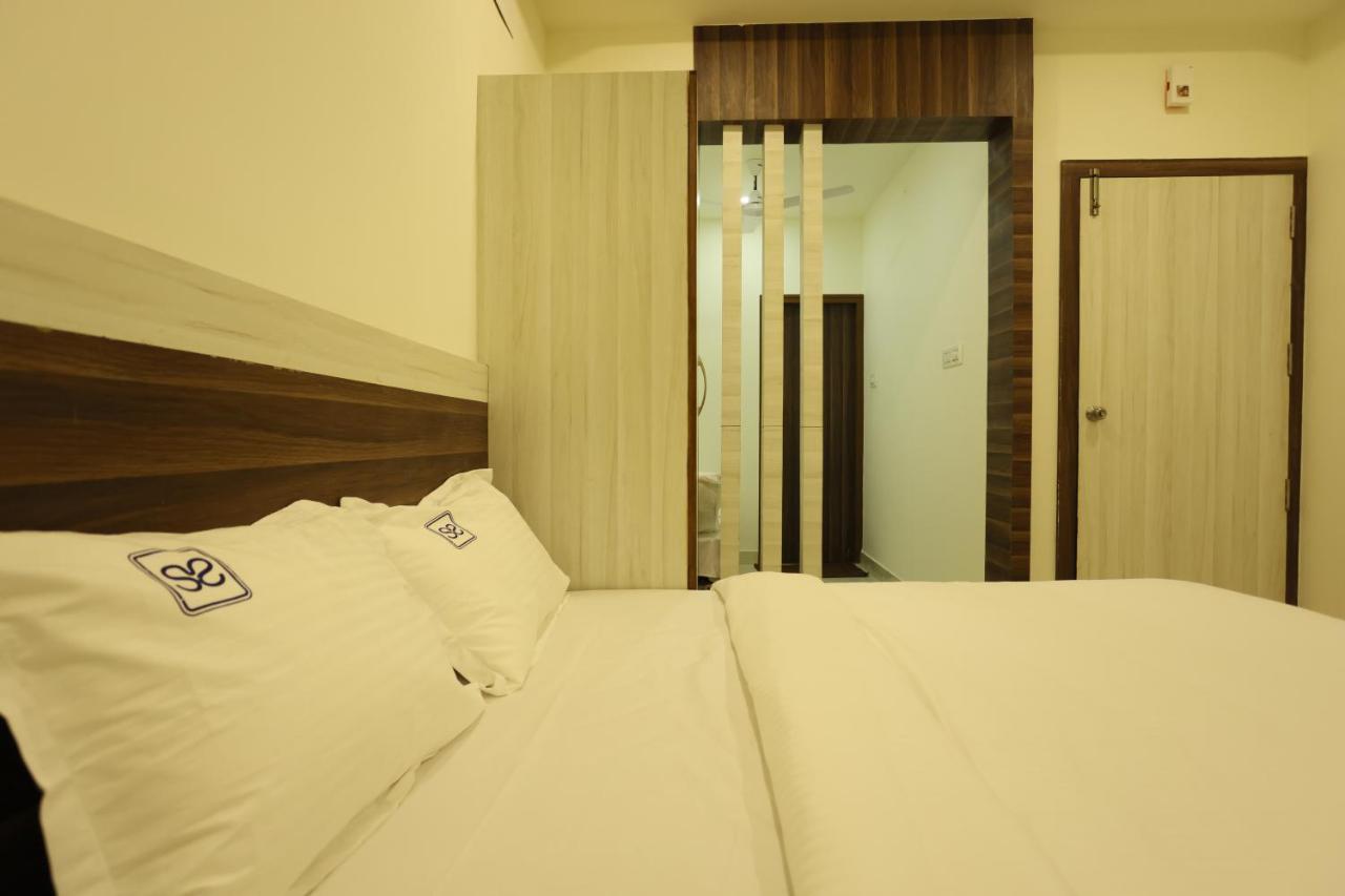 Hotel Sigma Suites Bangalore Bagian luar foto