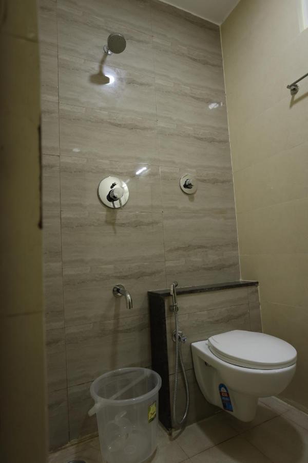 Hotel Sigma Suites Bangalore Bagian luar foto