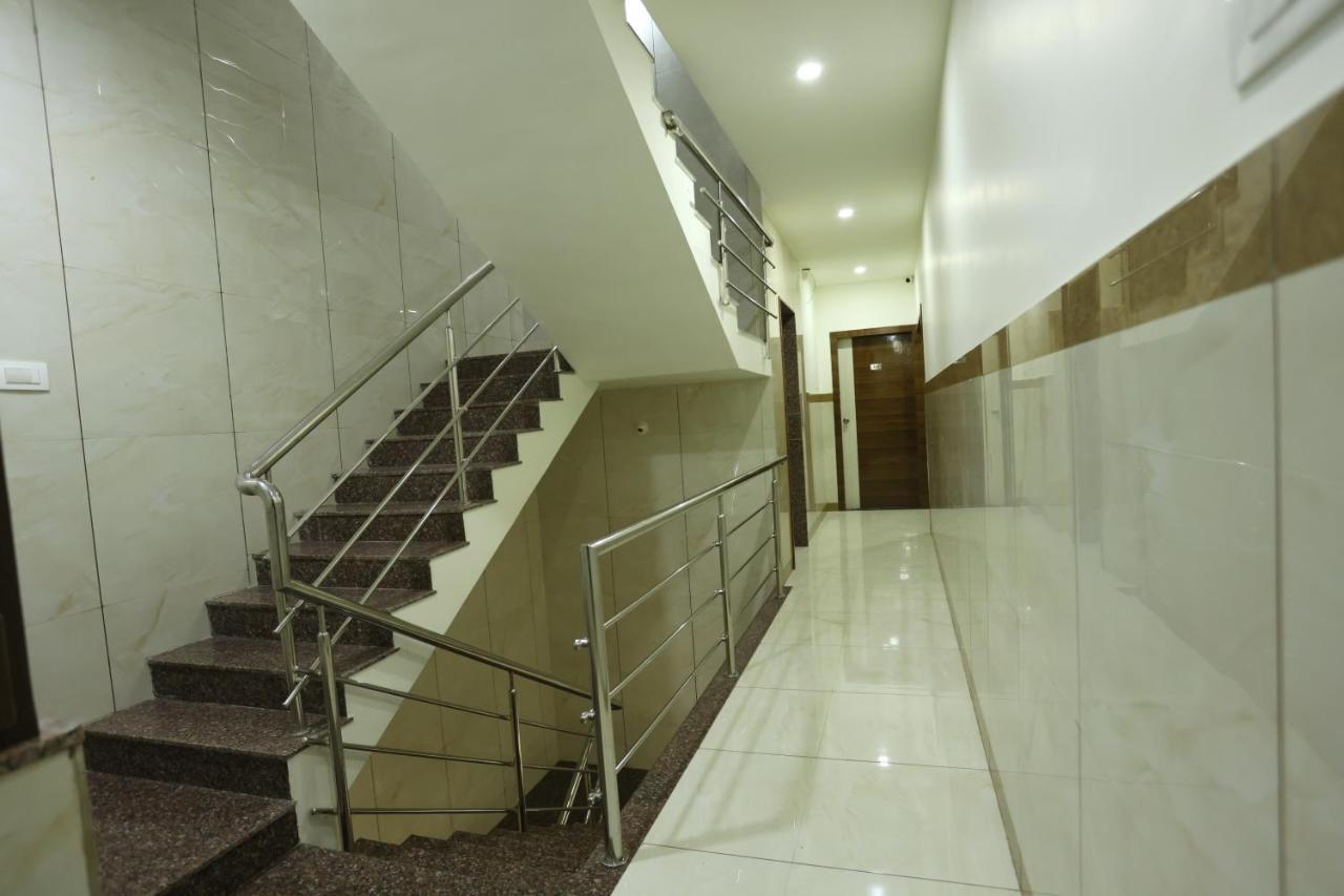 Hotel Sigma Suites Bangalore Bagian luar foto