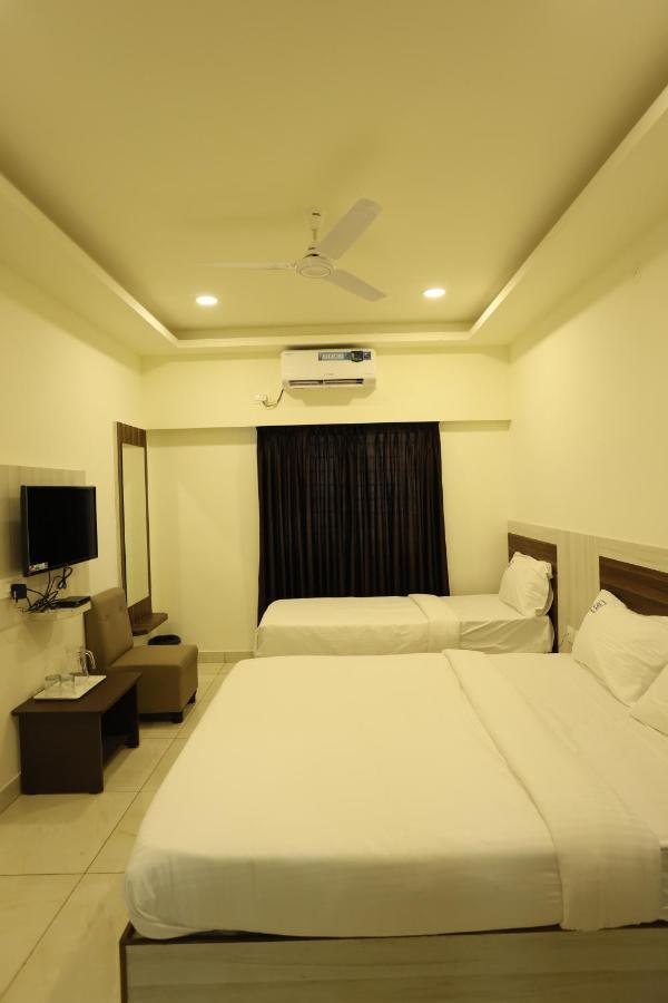 Hotel Sigma Suites Bangalore Bagian luar foto