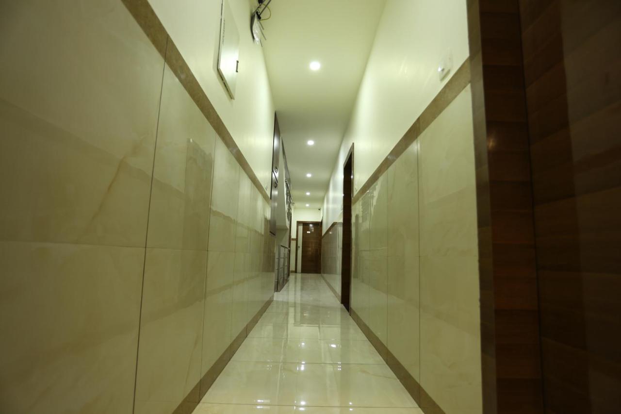 Hotel Sigma Suites Bangalore Bagian luar foto