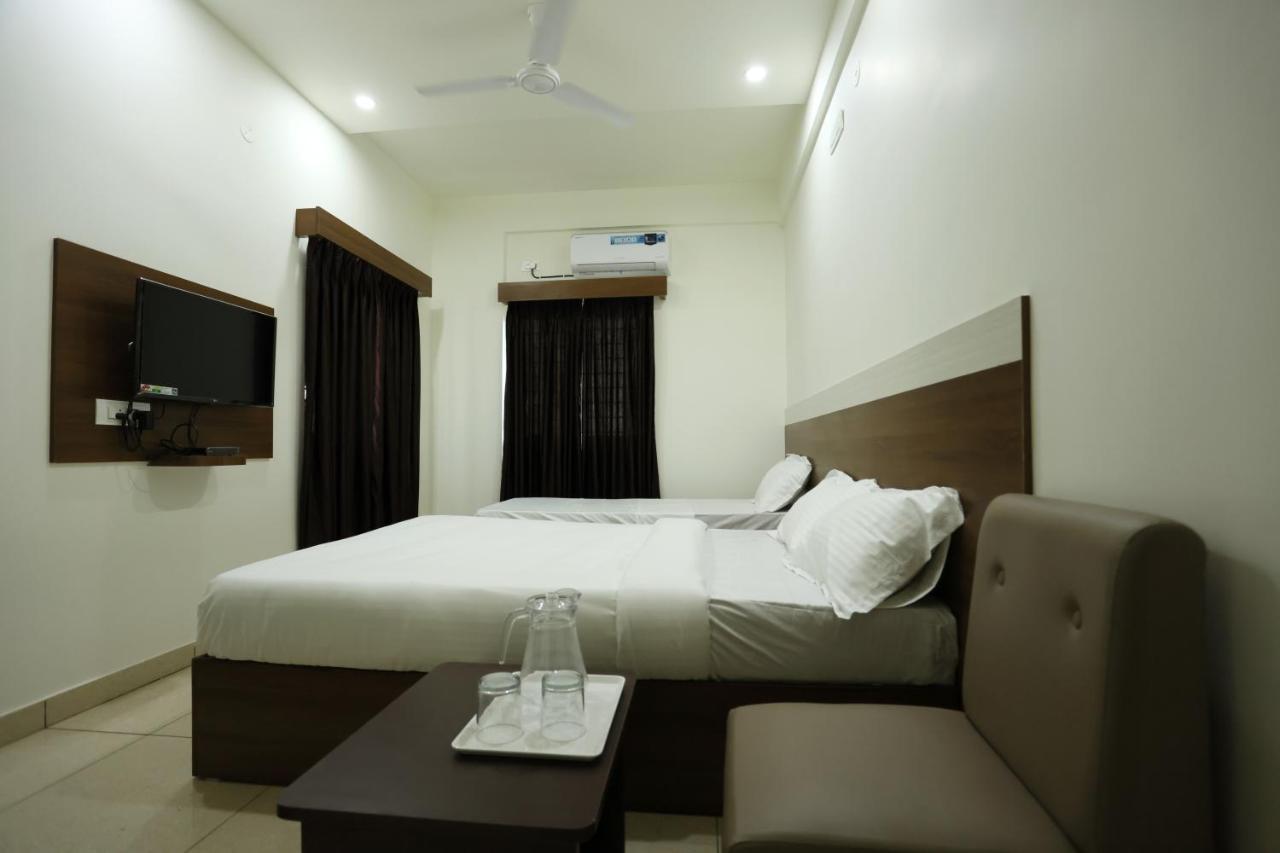 Hotel Sigma Suites Bangalore Bagian luar foto