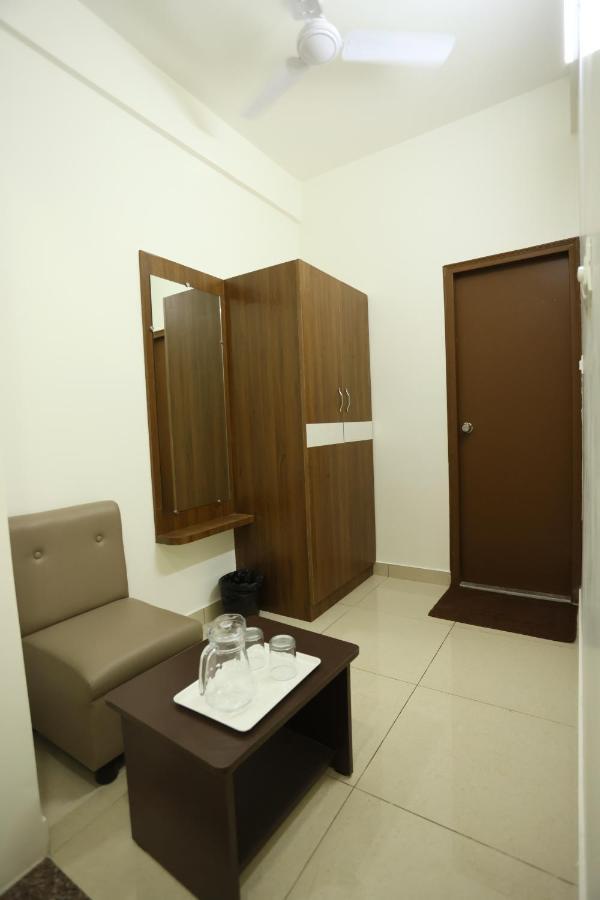 Hotel Sigma Suites Bangalore Bagian luar foto