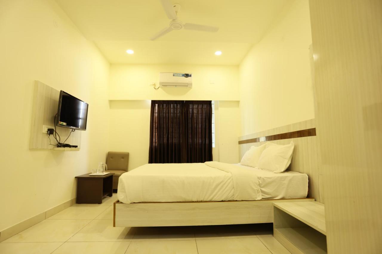 Hotel Sigma Suites Bangalore Bagian luar foto