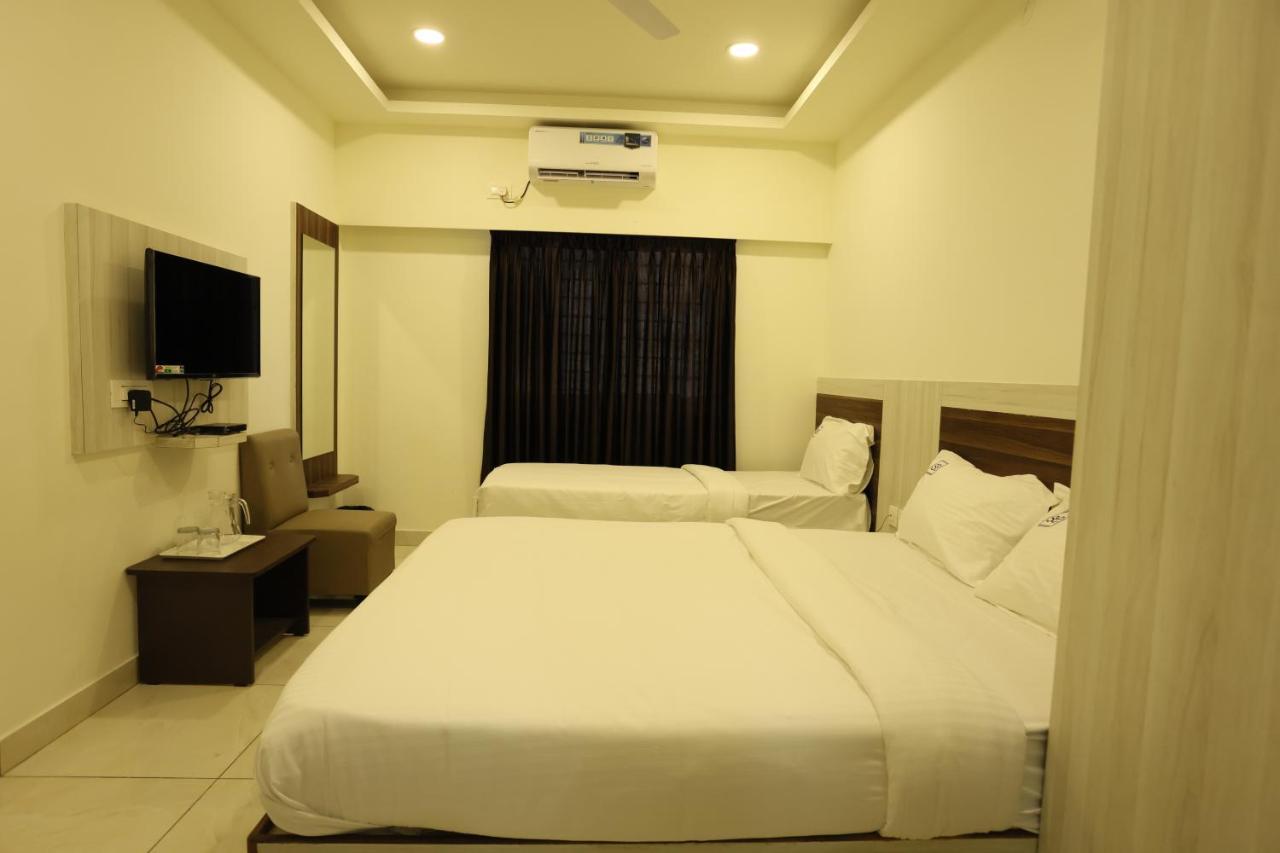 Hotel Sigma Suites Bangalore Bagian luar foto