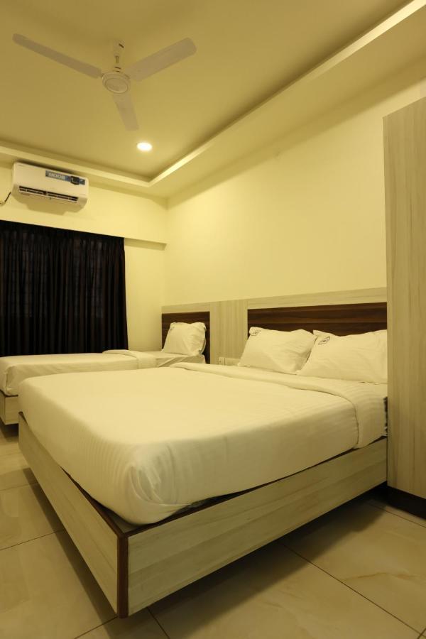 Hotel Sigma Suites Bangalore Bagian luar foto