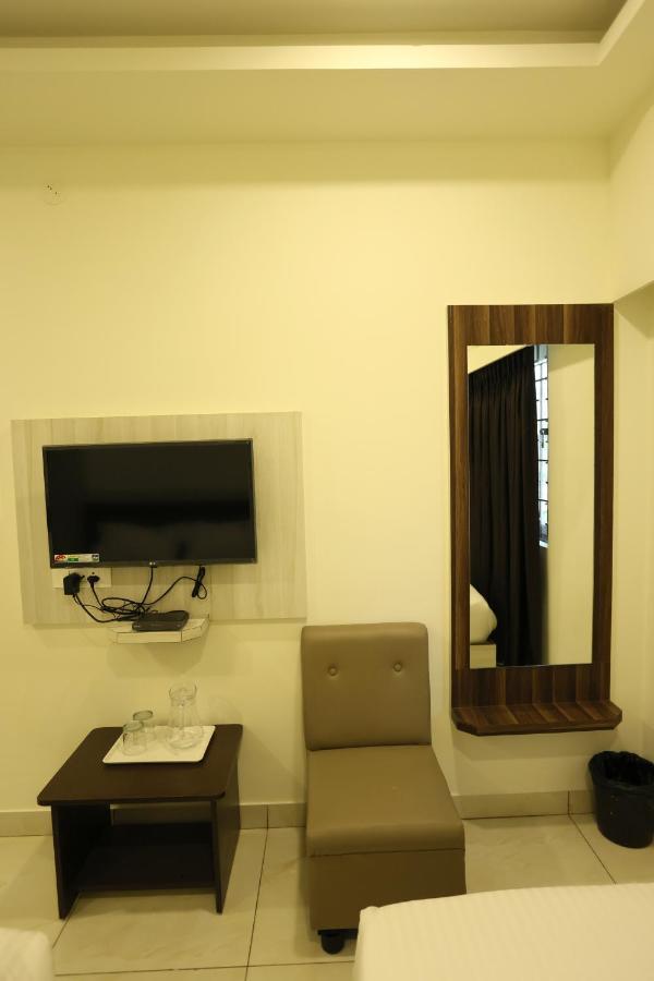 Hotel Sigma Suites Bangalore Bagian luar foto