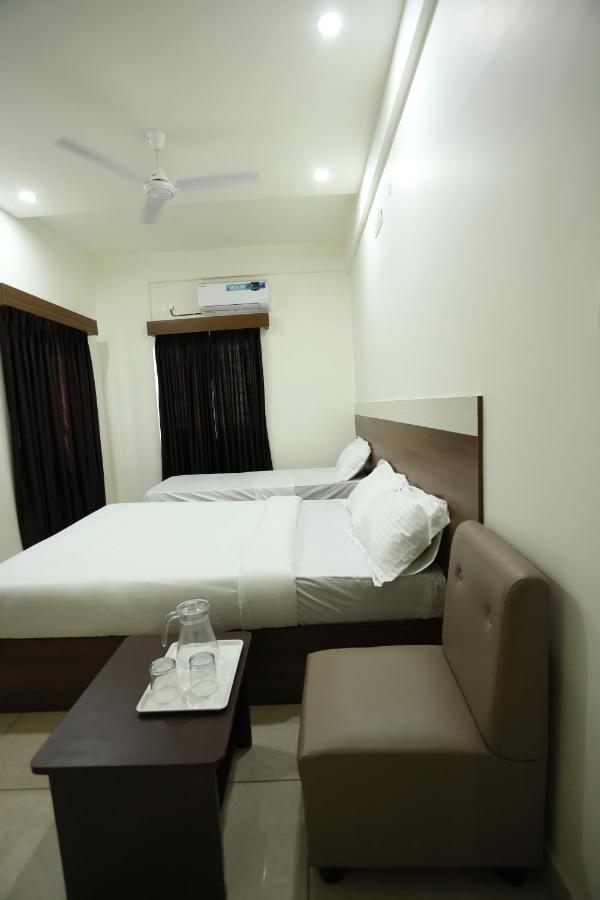 Hotel Sigma Suites Bangalore Bagian luar foto