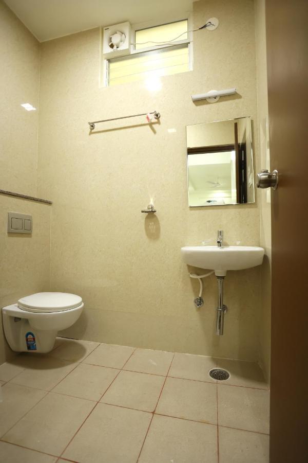 Hotel Sigma Suites Bangalore Bagian luar foto
